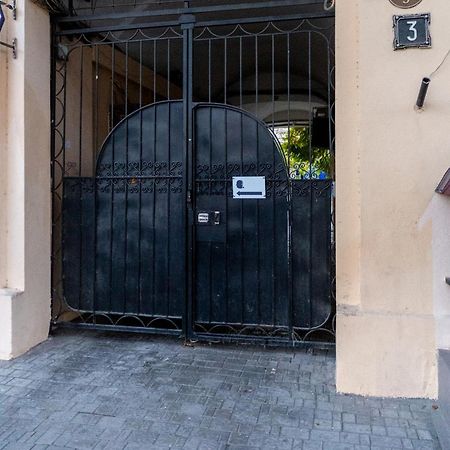 Хостел Friends House Odessa Exteriör bild