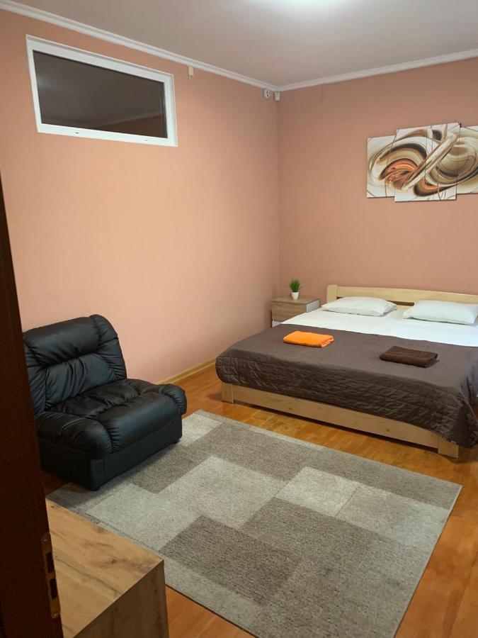 Хостел Friends House Odessa Exteriör bild