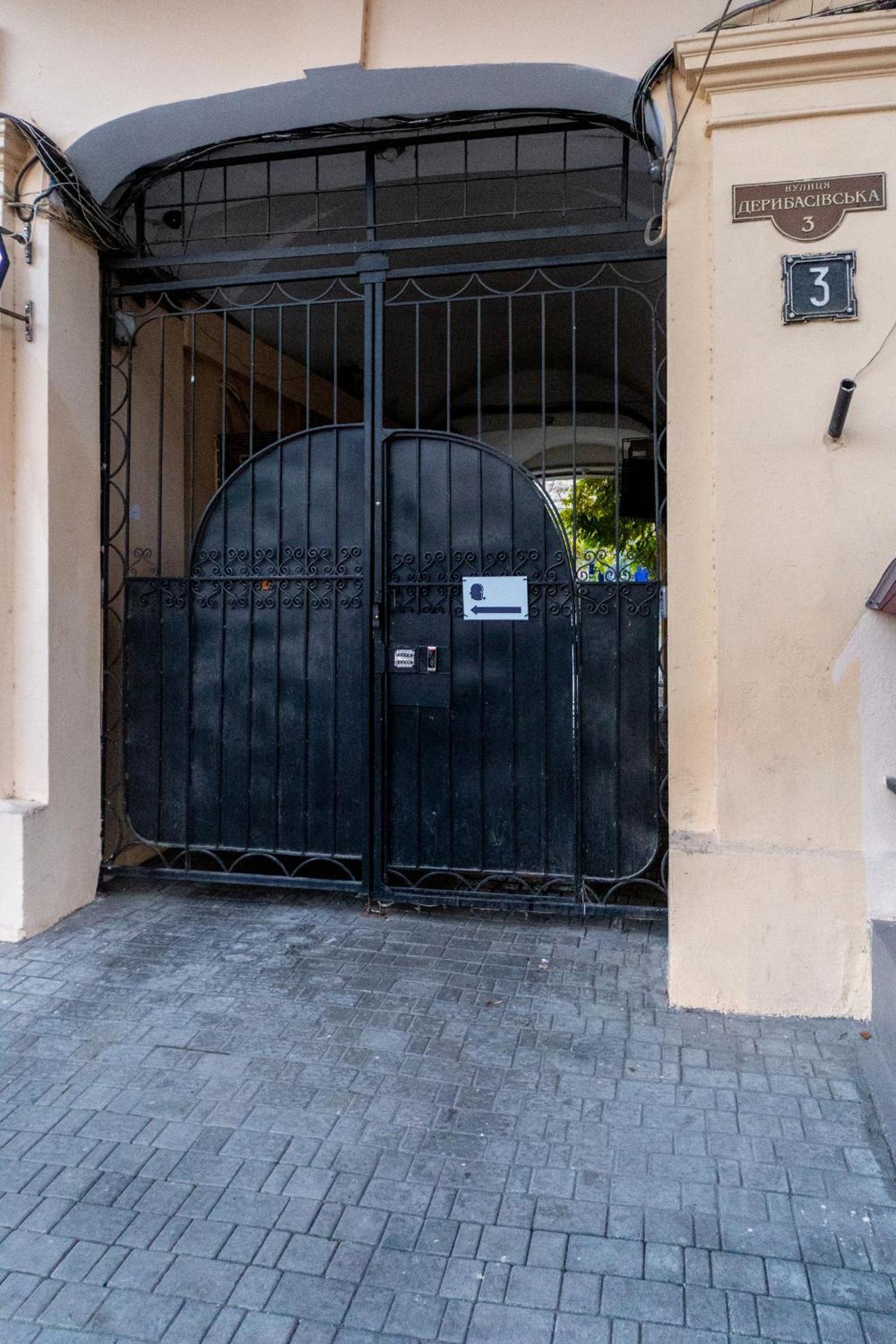 Хостел Friends House Odessa Exteriör bild